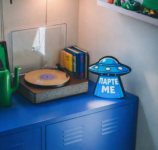 illuminated sign  ''Parte me''